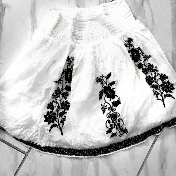 Black and White Floral Skirt - Picture 1 of 1